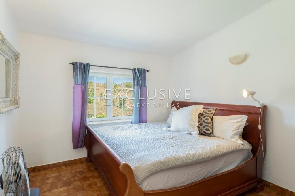 Excellent investment opportunity in the countryside large villa on large grounds, Lagos
