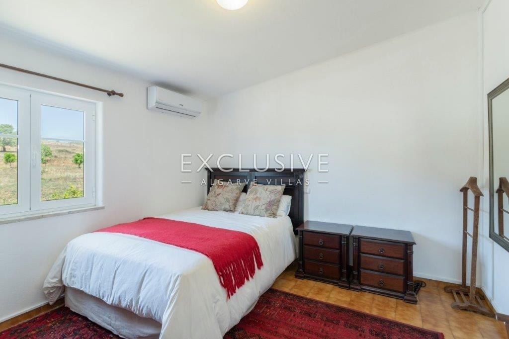 Excellent investment opportunity in the countryside large villa on large grounds, Lagos