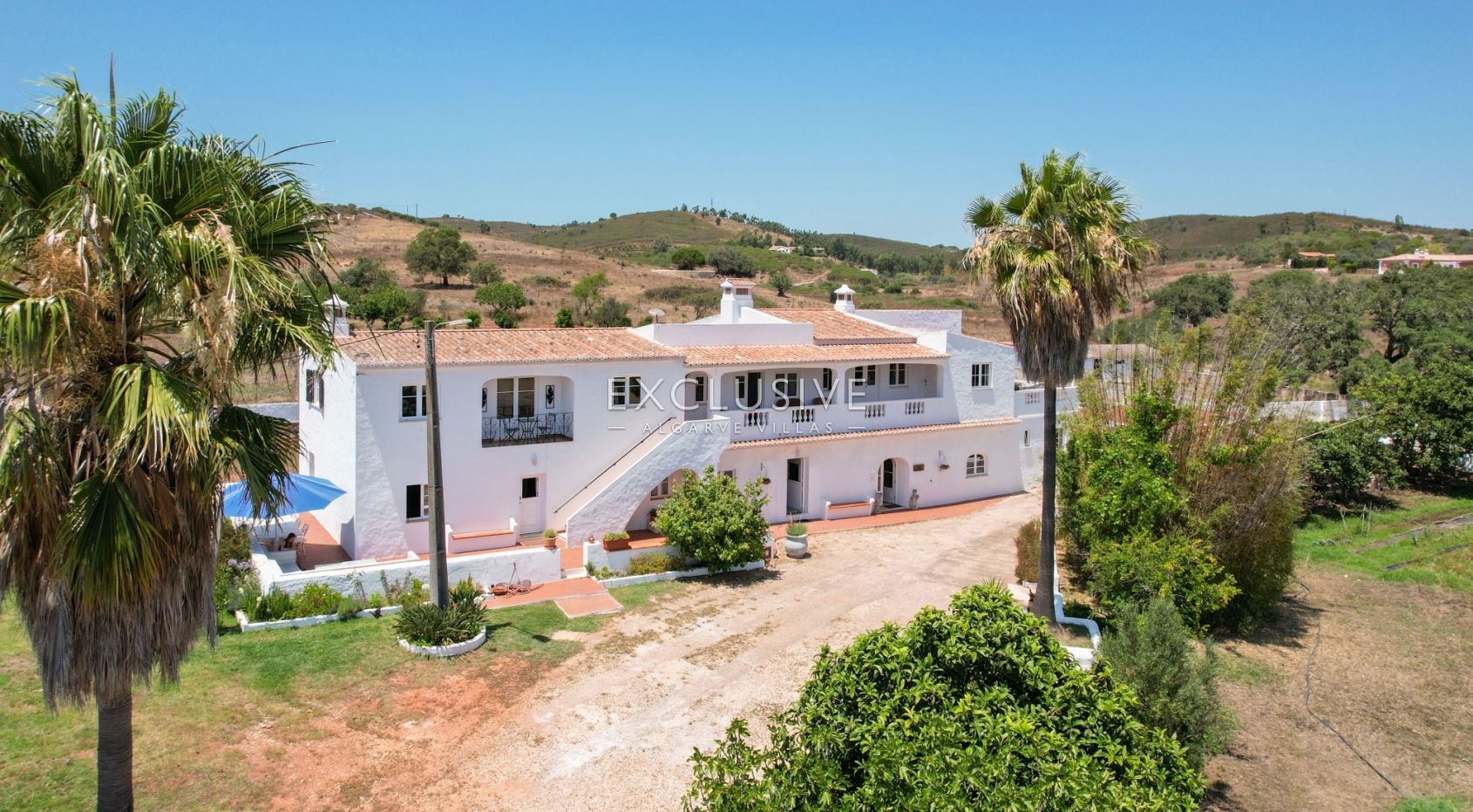 Excellent investment opportunity in the countryside large villa on large grounds, Lagos