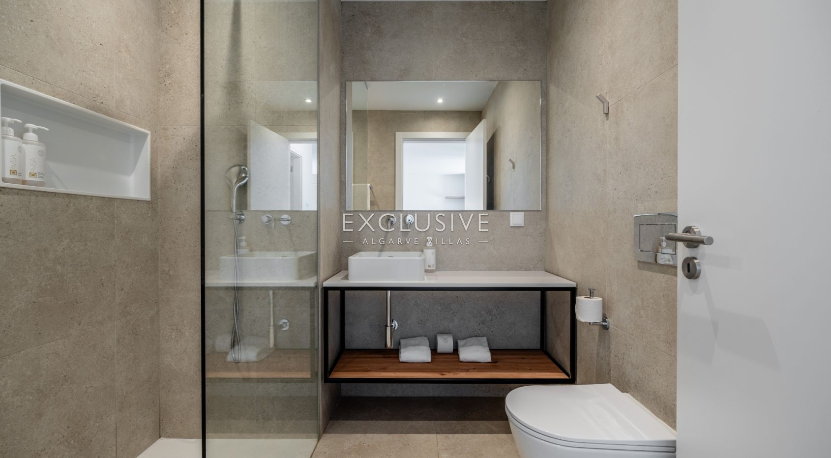 2 bedroom apartments in Carvoeiro centre near the beach, investment opportunity