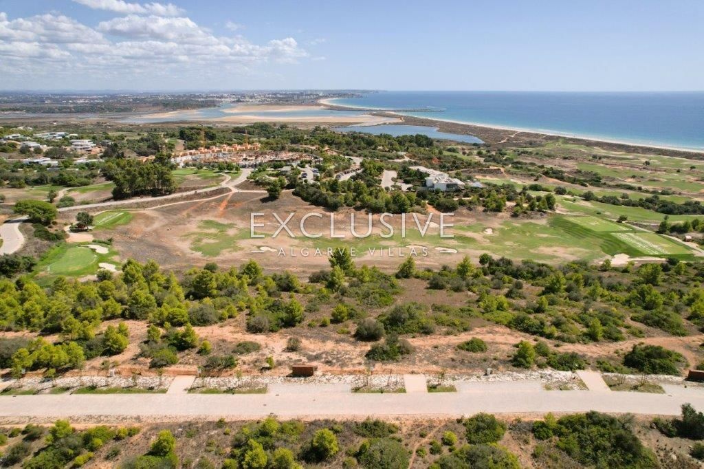Plot for construction, stunning sea views, on Palmares golf course, Lagos, Algarve