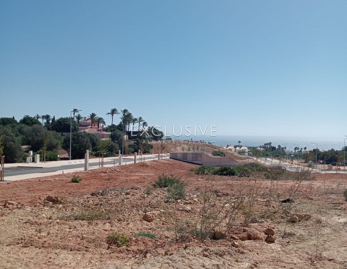 Urban plot in Praia da Luz, Lagos, with Seaviews