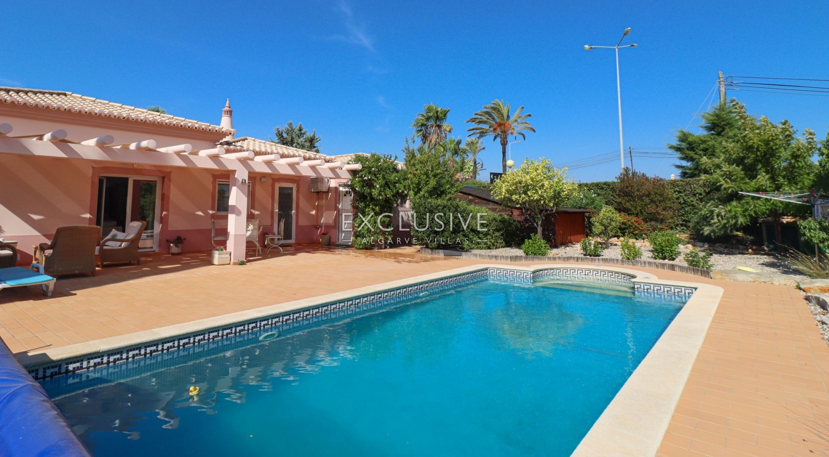 villa mit 3 Schlafzimmern auf einer Ebene am Rande von Carvoeiro, Algarve