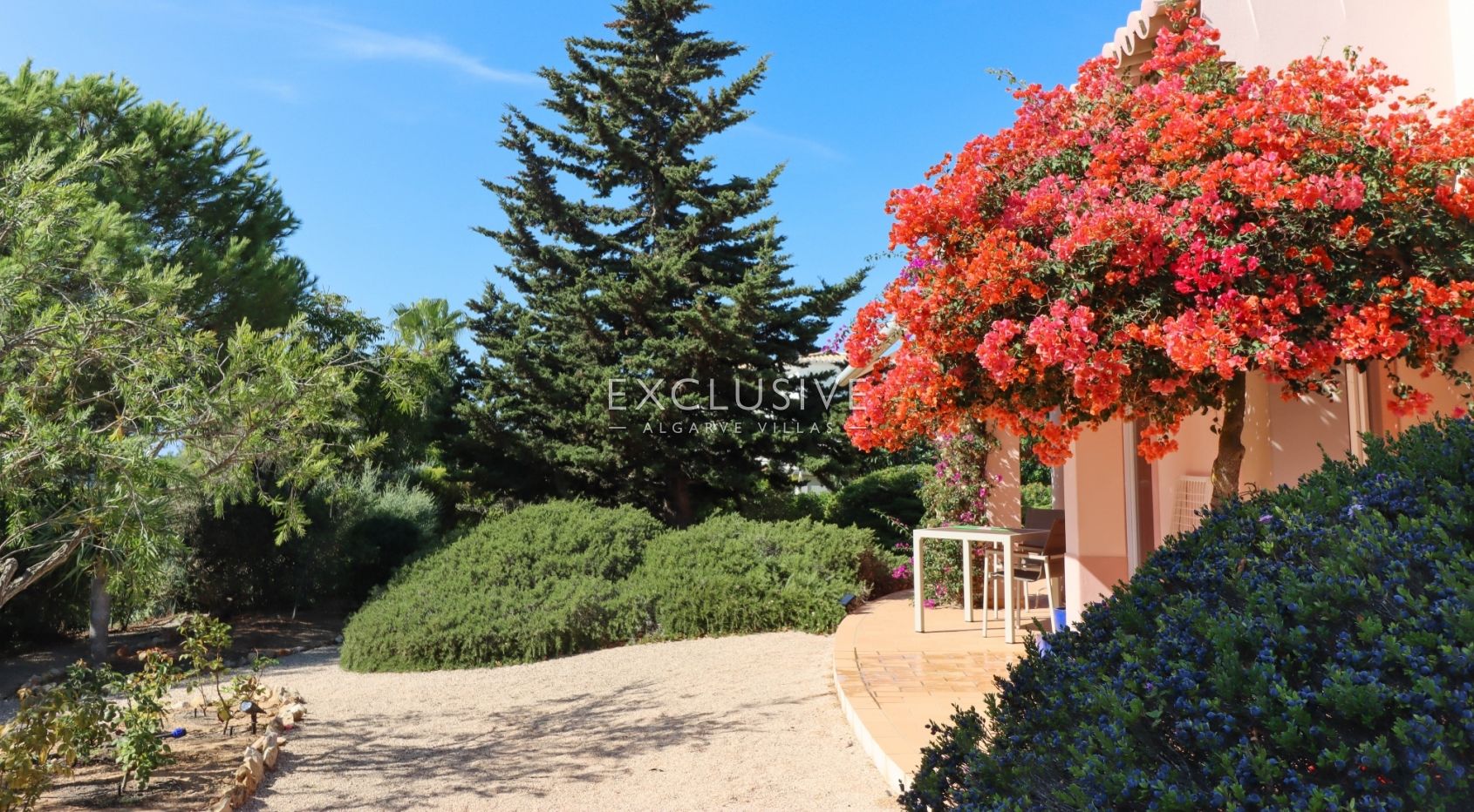 villa mit 3 Schlafzimmern auf einer Ebene am Rande von Carvoeiro, Algarve