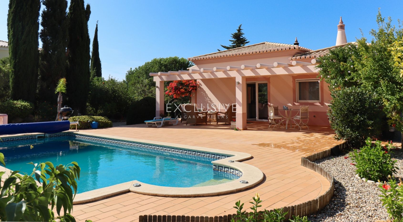villa mit 3 Schlafzimmern auf einer Ebene am Rande von Carvoeiro, Algarve