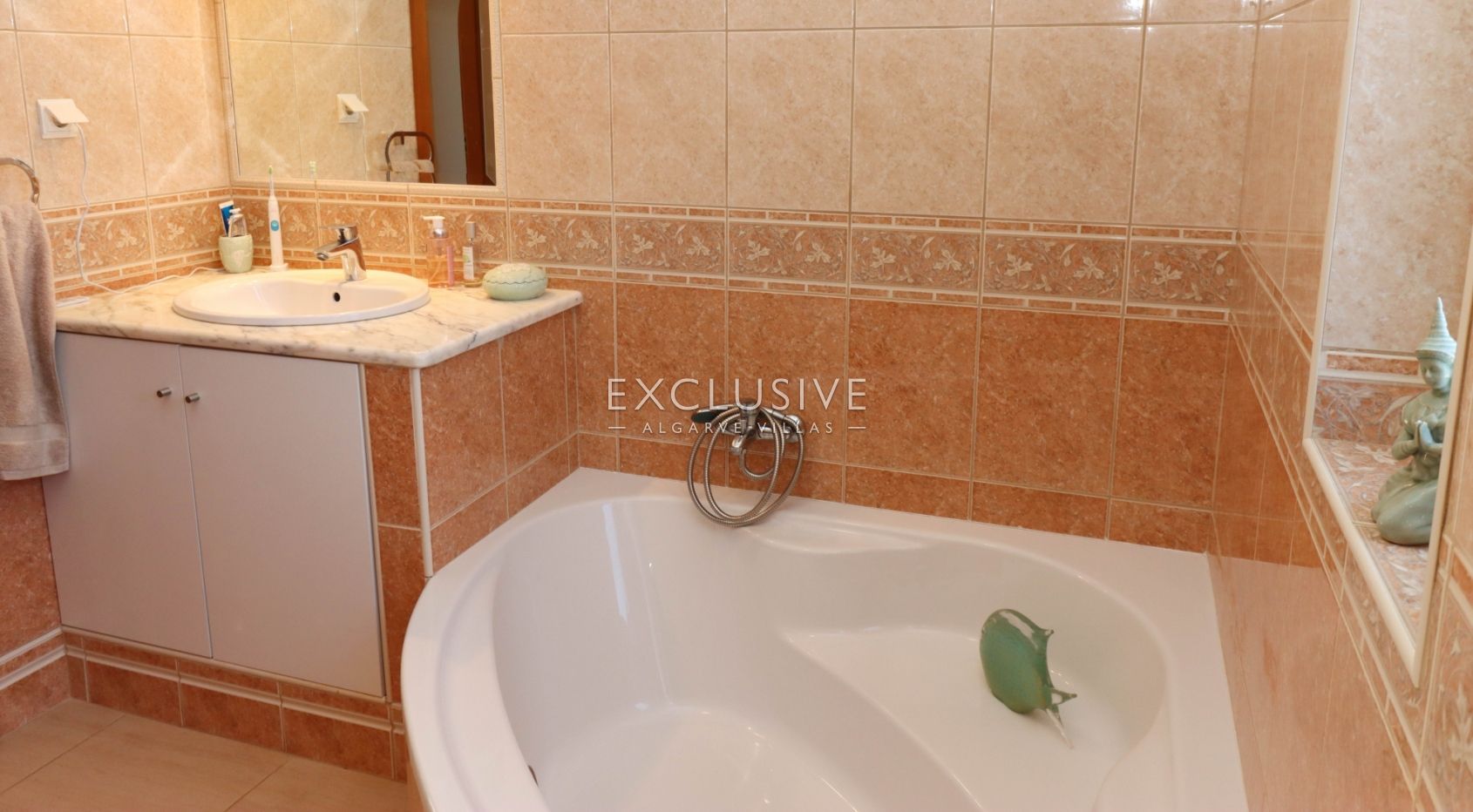 villa mit 3 Schlafzimmern auf einer Ebene am Rande von Carvoeiro, Algarve