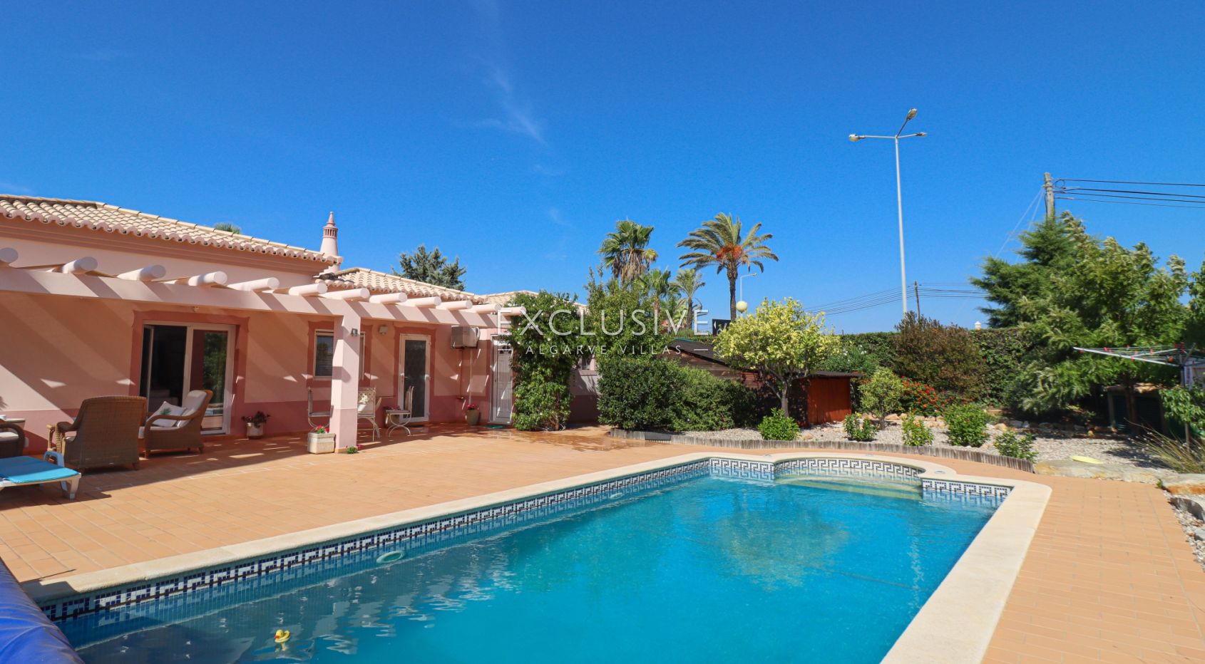 villa mit 3 Schlafzimmern auf einer Ebene am Rande von Carvoeiro, Algarve