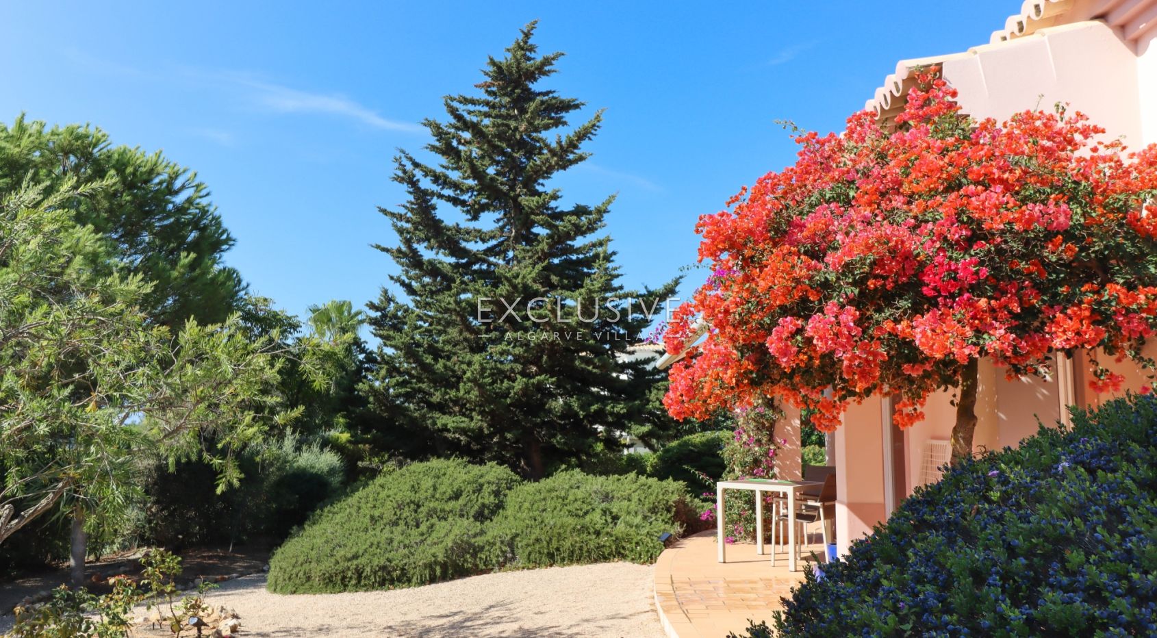 villa mit 3 Schlafzimmern auf einer Ebene am Rande von Carvoeiro, Algarve