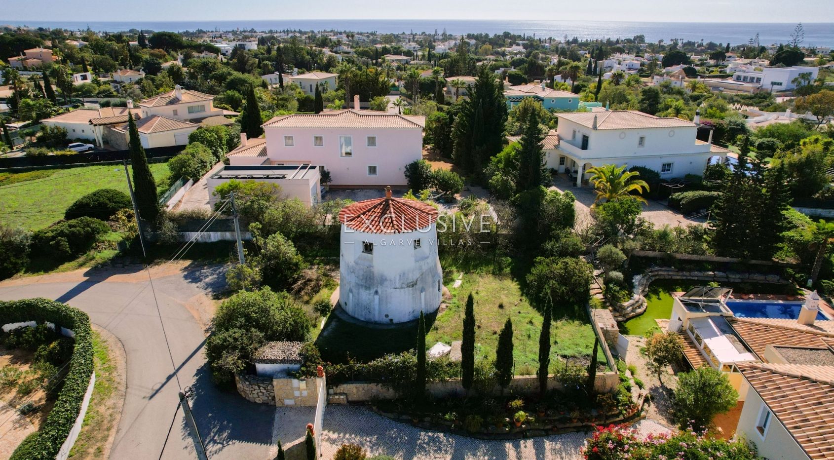 Plot with project for contemporary villa in Carvoeiro, Algarve