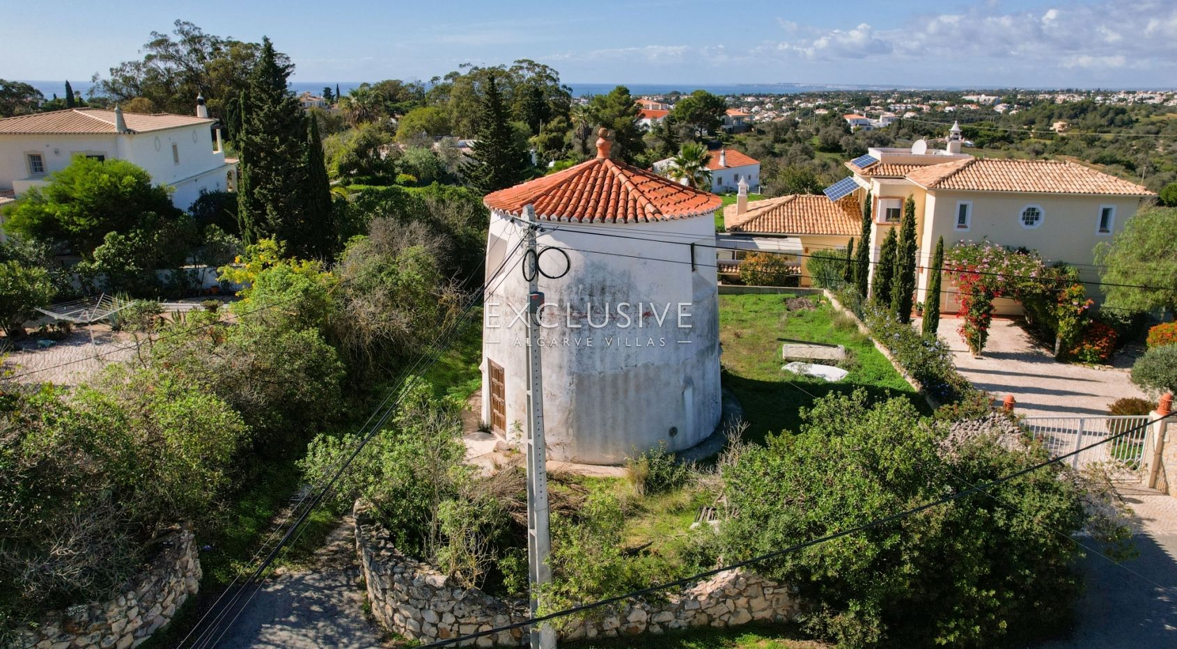 Plot with project for contemporary villa in Carvoeiro, Algarve
