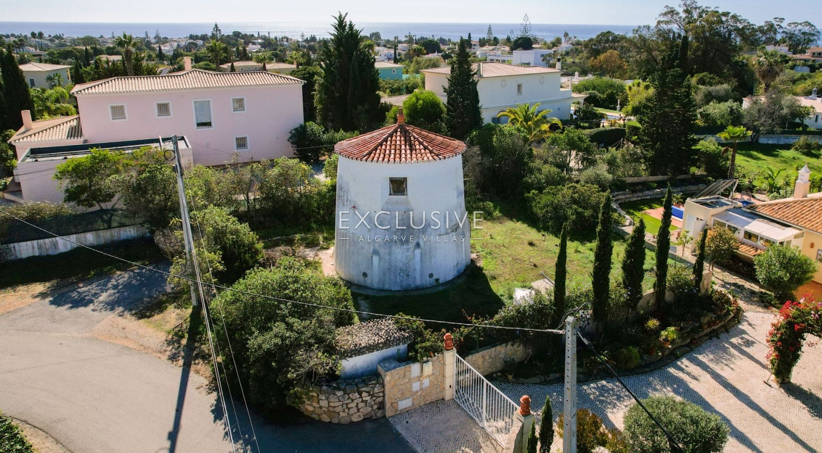Plot with project for contemporary villa in Carvoeiro, Algarve