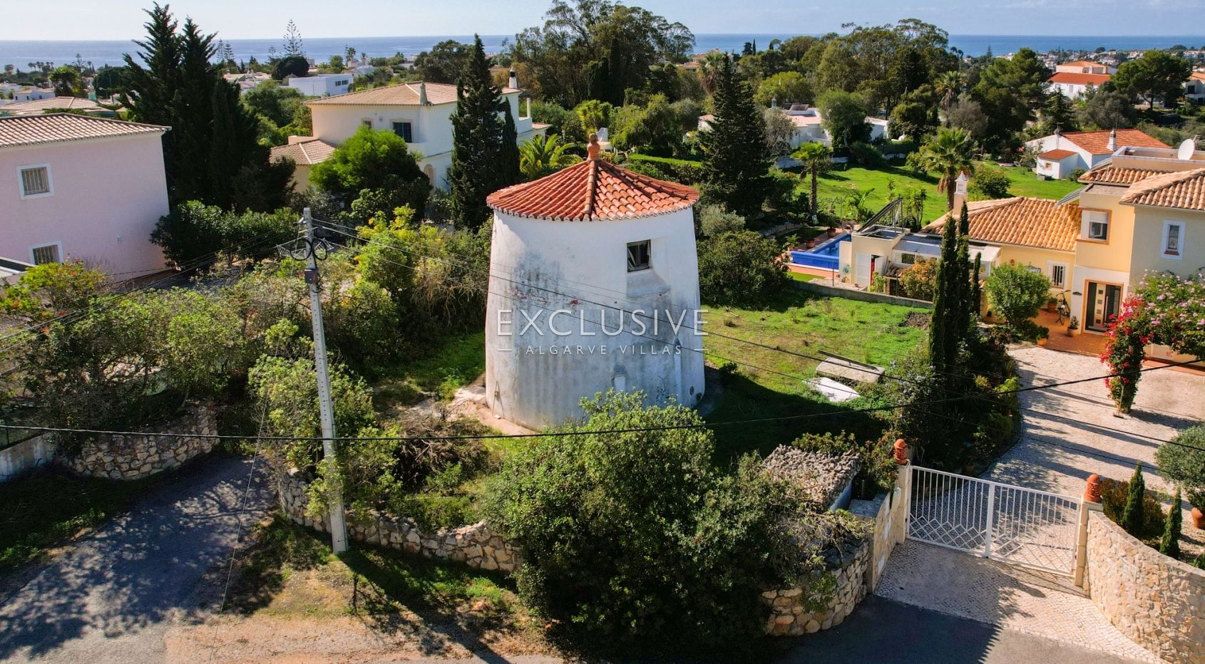 Plot with project for contemporary villa in Carvoeiro, Algarve