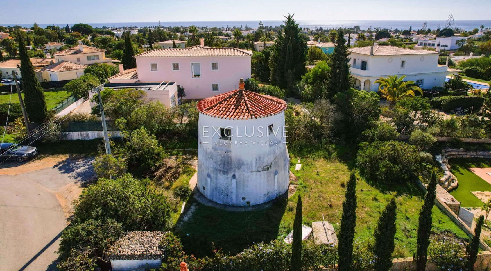 Plot with project for contemporary villa in Carvoeiro, Algarve