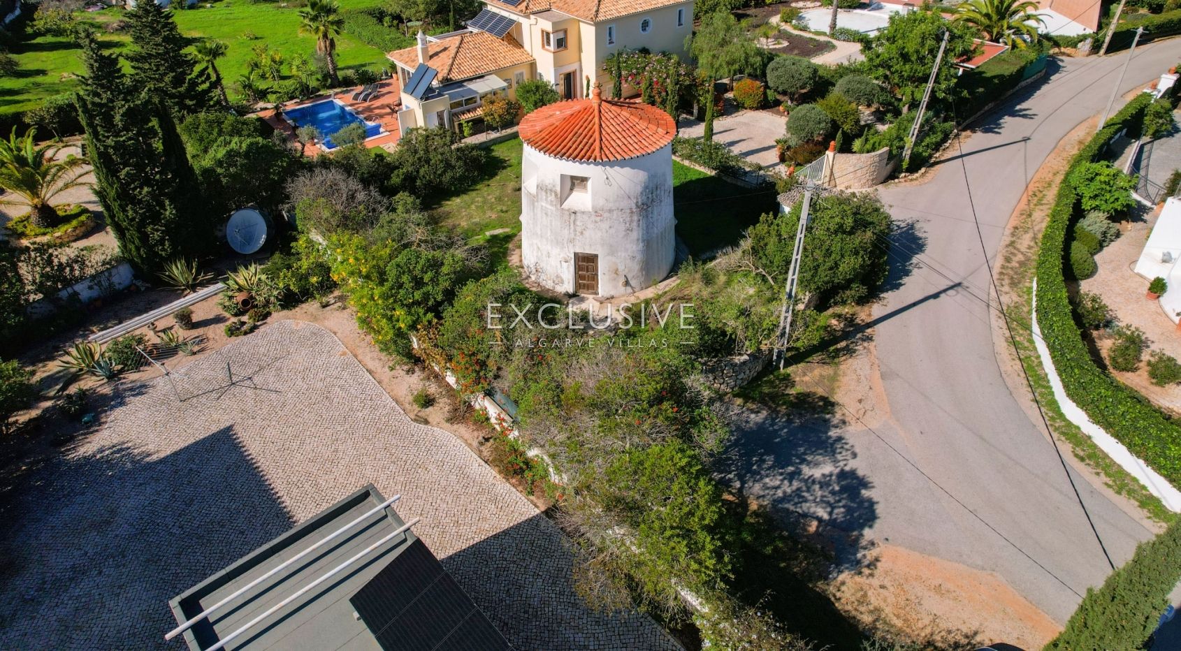 Plot with project for contemporary villa in Carvoeiro, Algarve