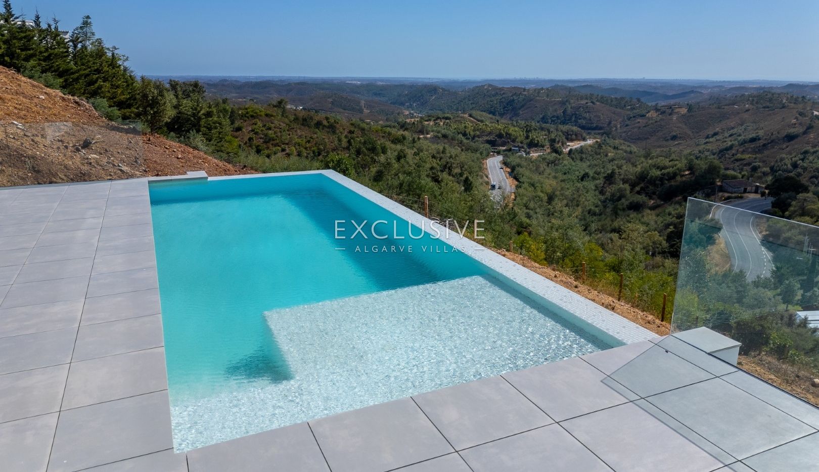 Neue luxuriöse Villa mit Aufzug und Meerblick in Caldas de Monchique, Algarve.