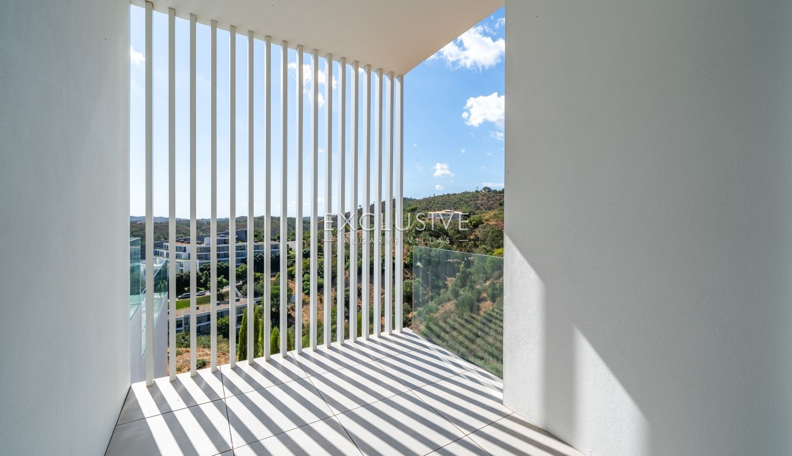 Neue luxuriöse Villa mit Aufzug und Meerblick in Caldas de Monchique, Algarve.