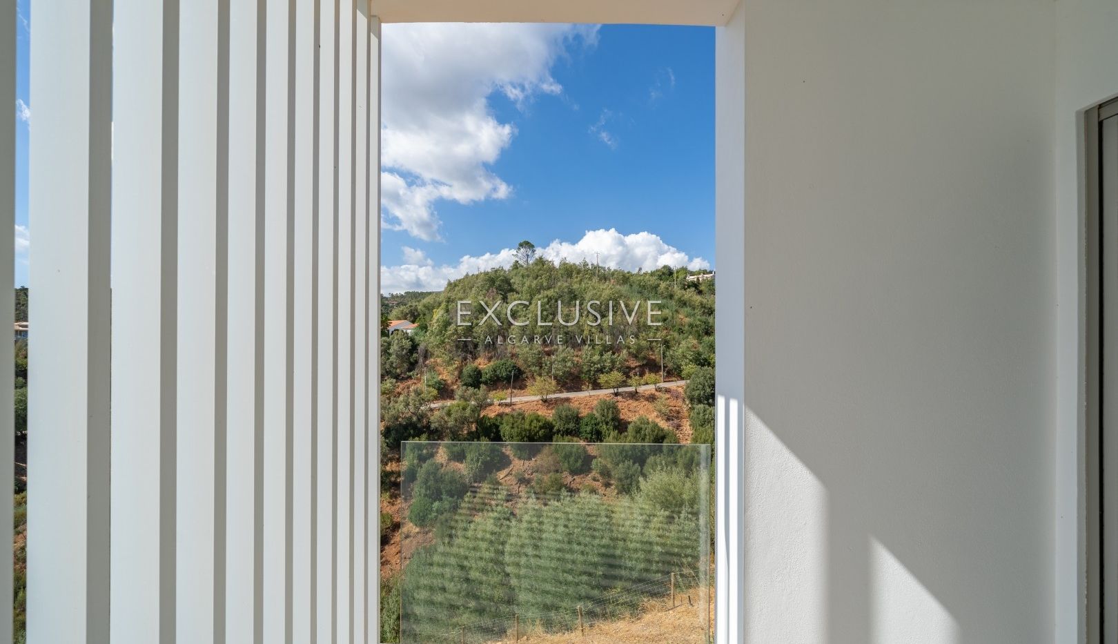 Neue luxuriöse Villa mit Aufzug und Meerblick in Caldas de Monchique, Algarve.