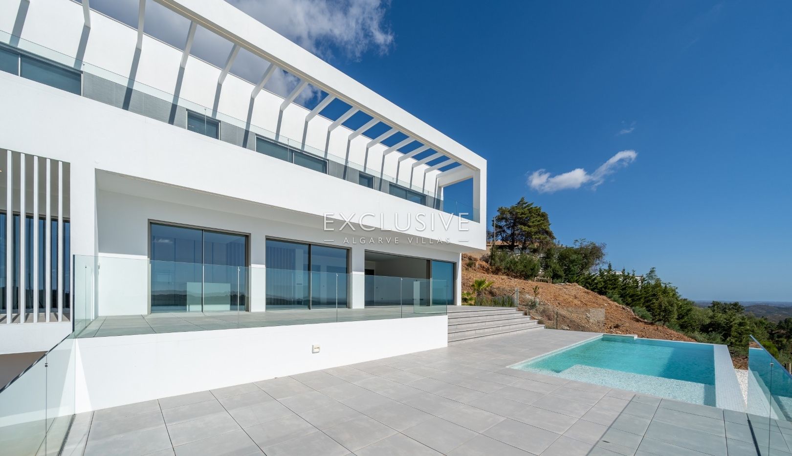 Neue luxuriöse Villa mit Aufzug und Meerblick in Caldas de Monchique, Algarve.