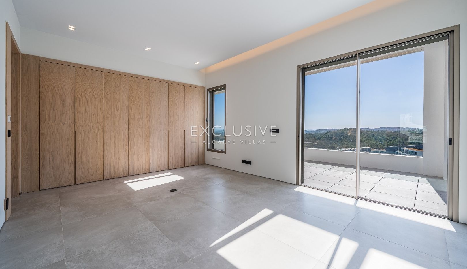 Neue luxuriöse Villa mit Aufzug und Meerblick in Caldas de Monchique, Algarve.