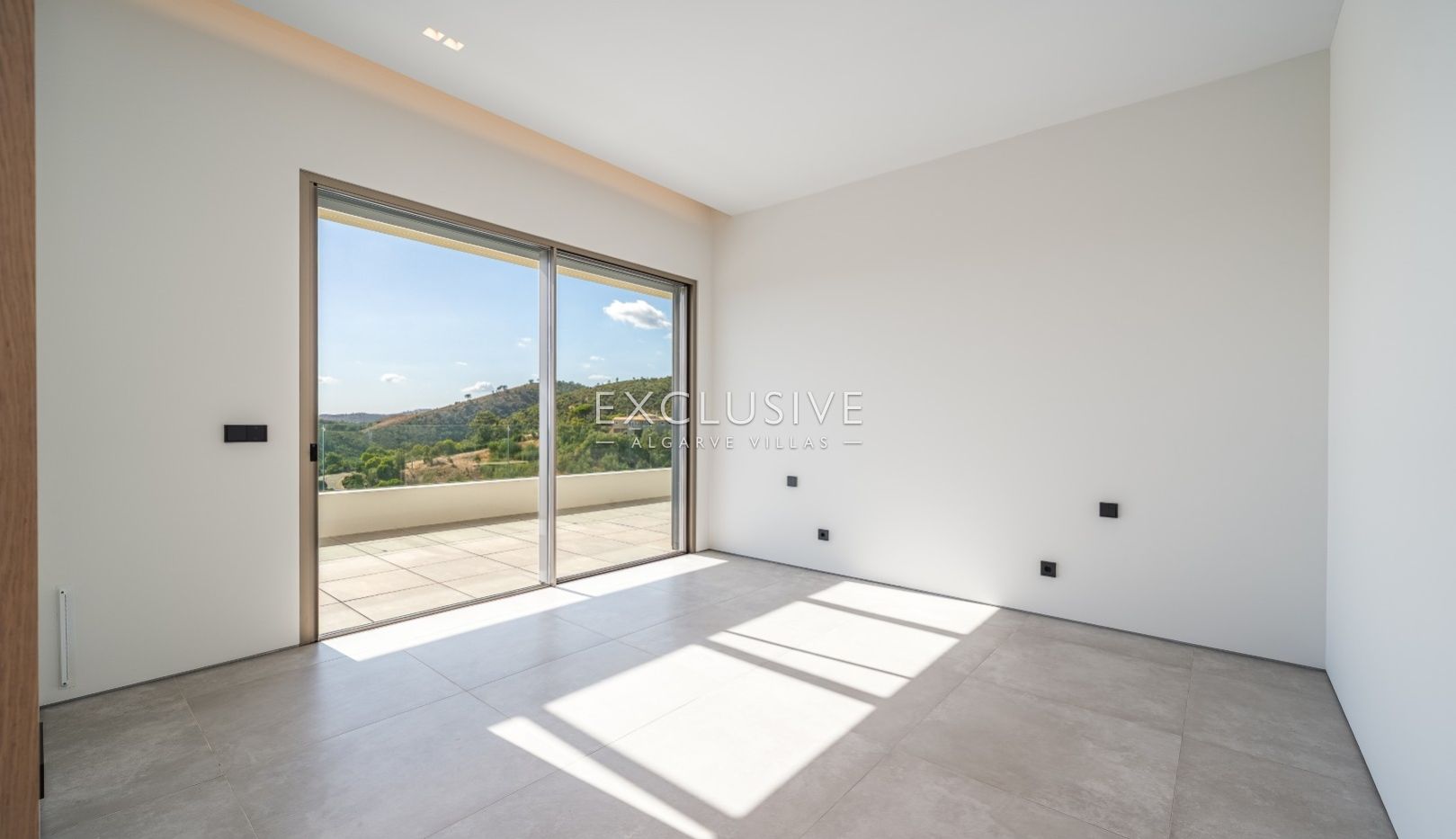 Neue luxuriöse Villa mit Aufzug und Meerblick in Caldas de Monchique, Algarve.
