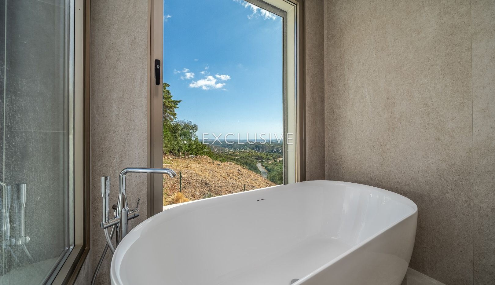 Neue luxuriöse Villa mit Aufzug und Meerblick in Caldas de Monchique, Algarve.