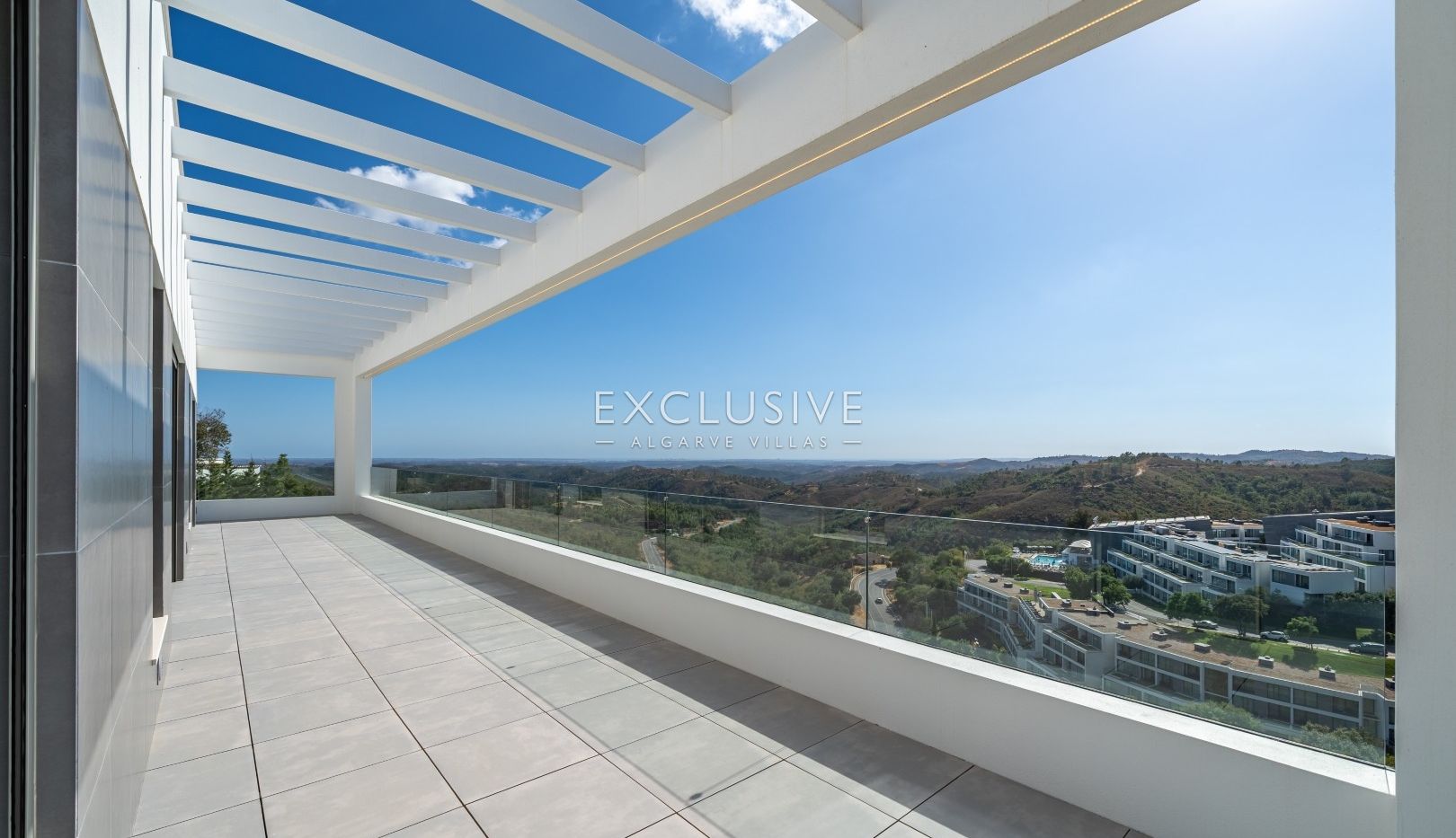 Neue luxuriöse Villa mit Aufzug und Meerblick in Caldas de Monchique, Algarve.