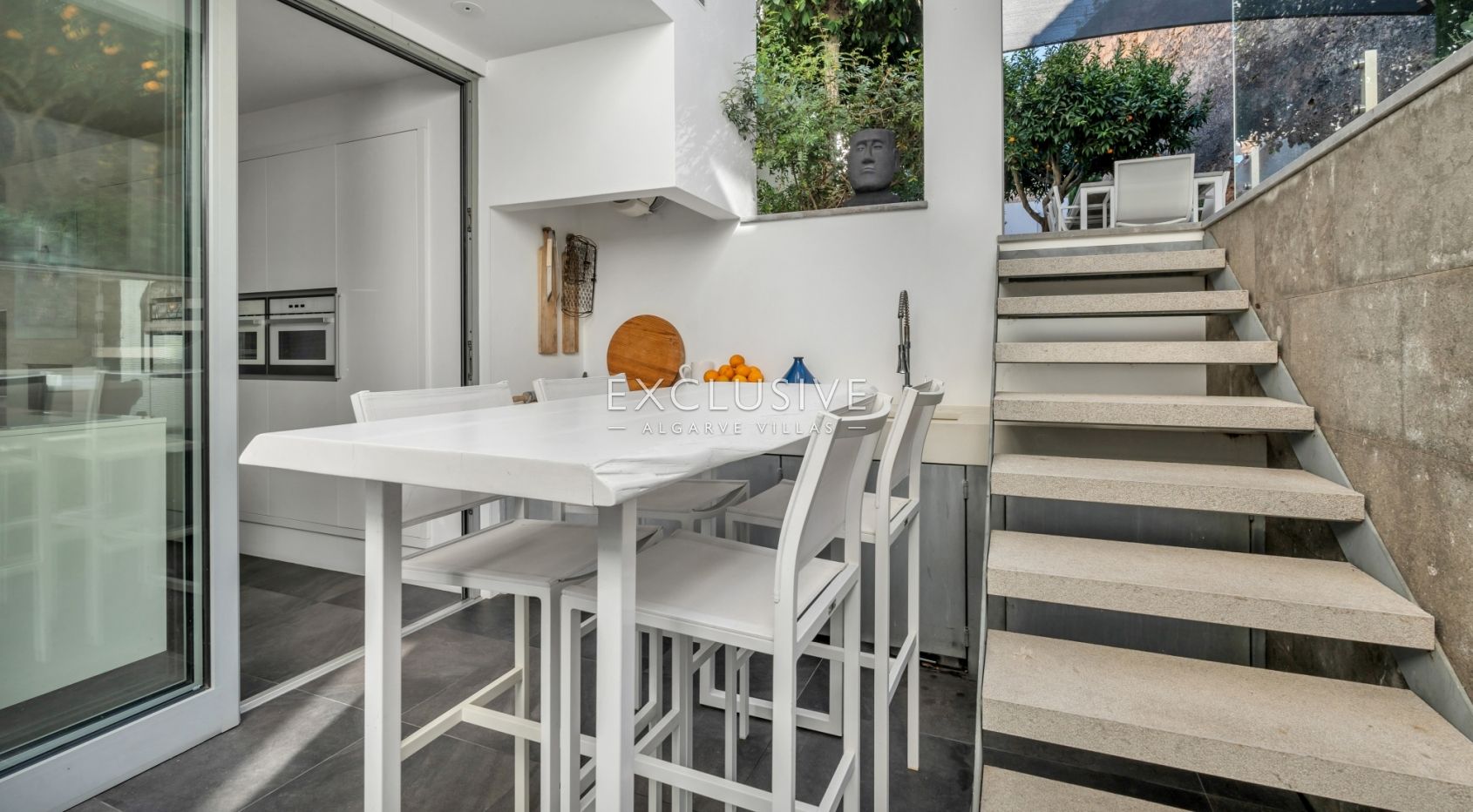 Stadsvilla met privé zwembad bij de oude stadsmuren in Lagos centrum, West Algarve