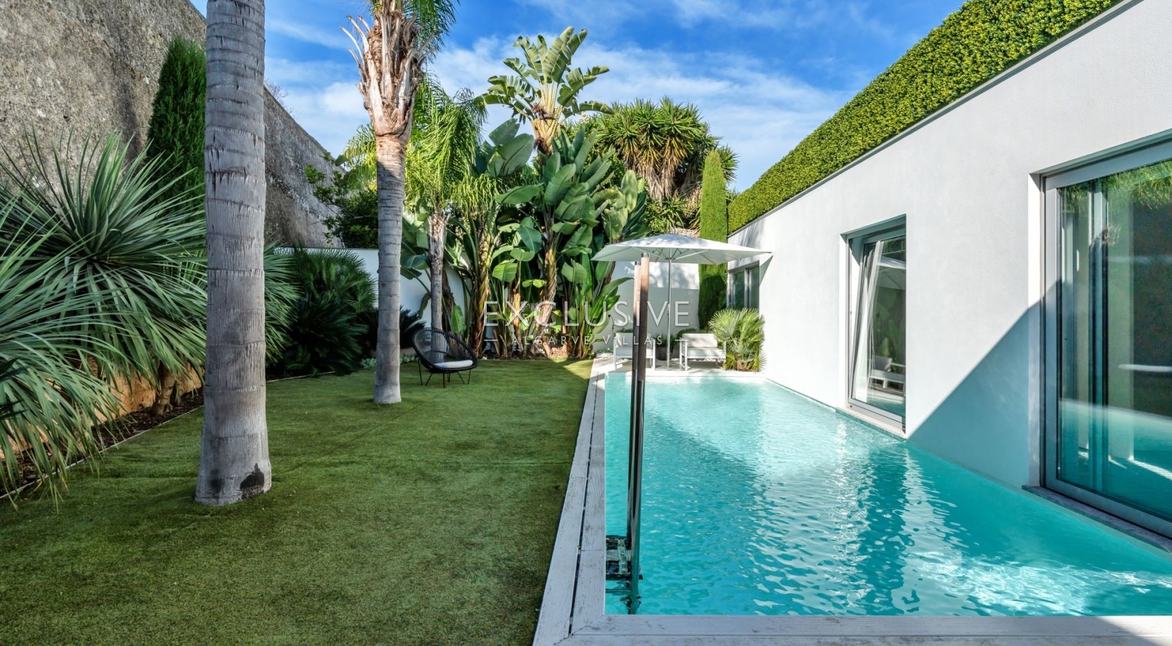 Stadsvilla met privé zwembad bij de oude stadsmuren in Lagos centrum, West Algarve