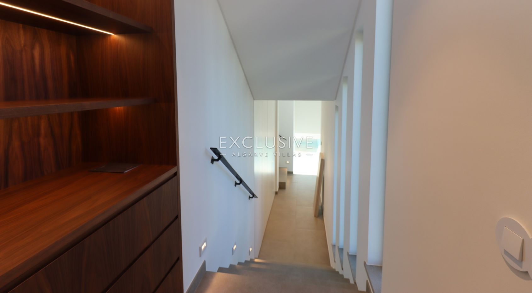 Modern Villa Salicos, Carvoeiro, Algarve