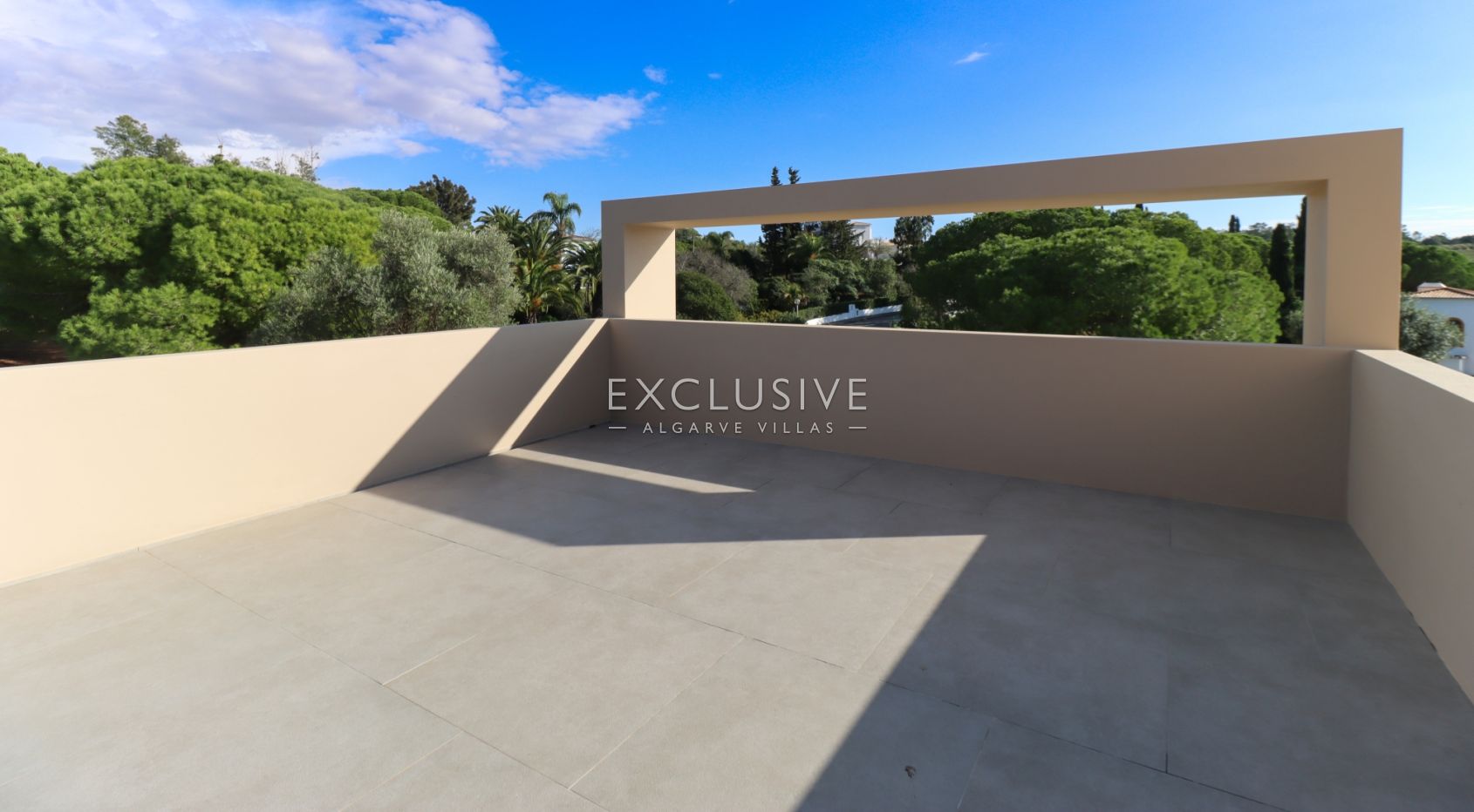 Modern Villa Salicos, Carvoeiro, Algarve