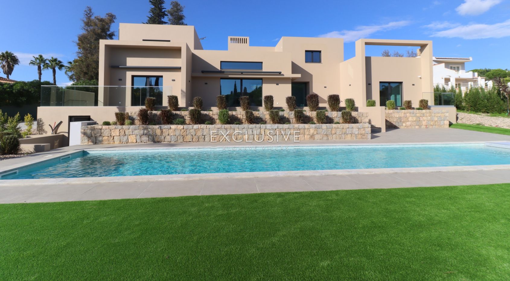 Modern Villa Salicos, Carvoeiro, Algarve