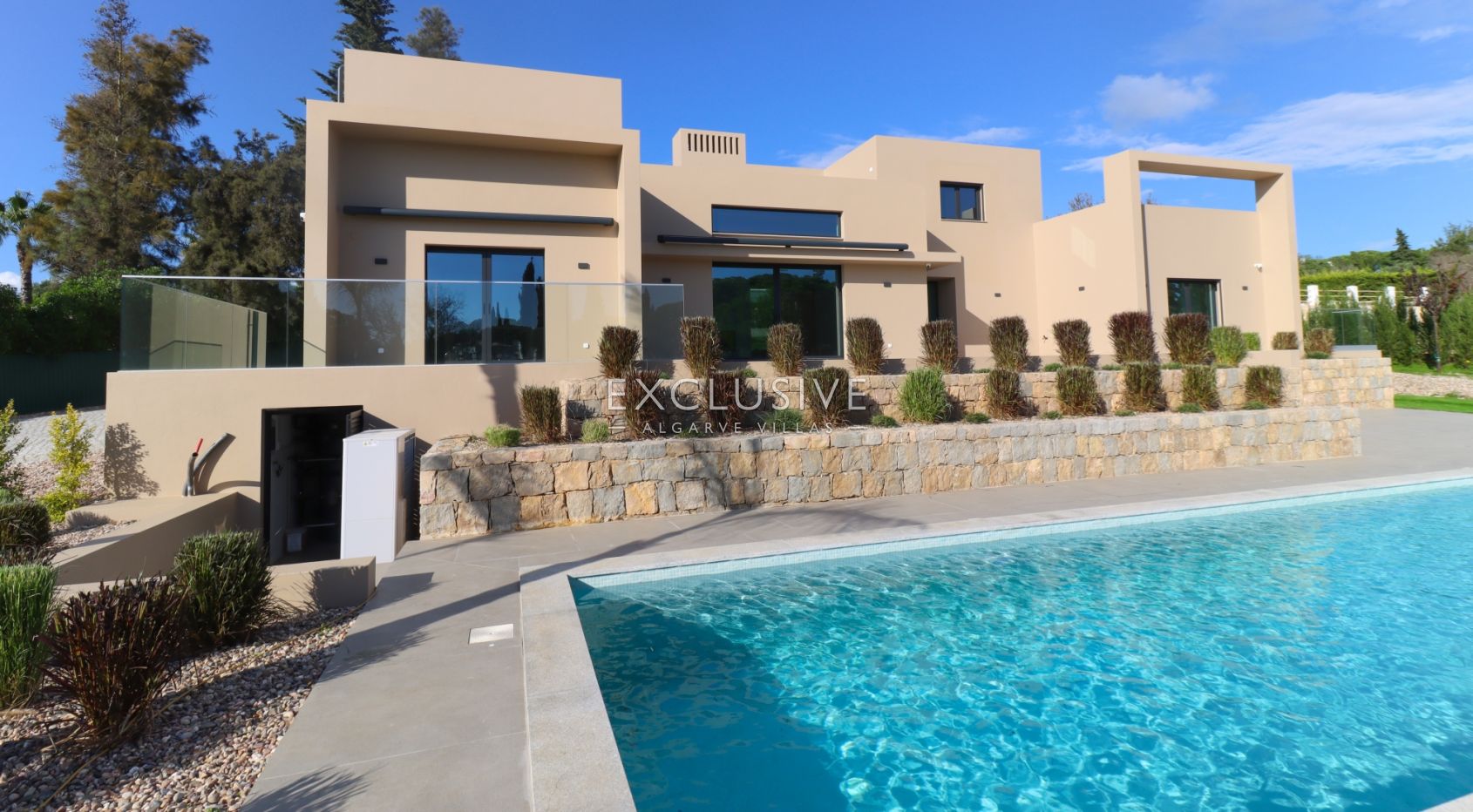 Modern Villa Salicos, Carvoeiro, Algarve