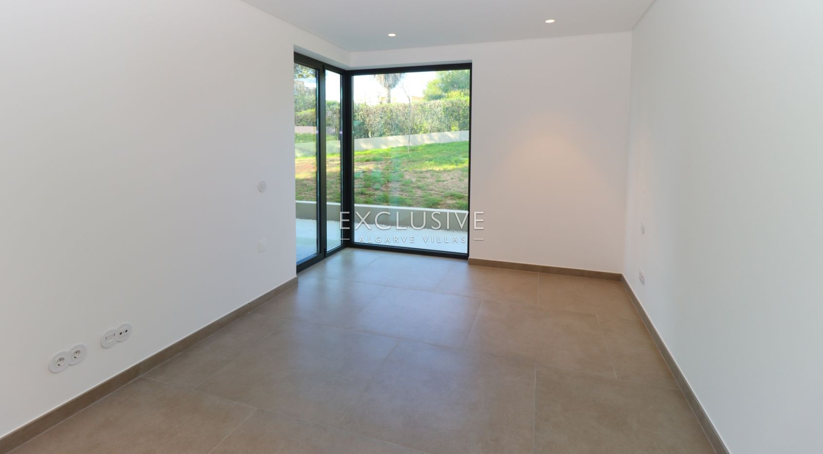 Modern Villa Salicos, Carvoeiro, Algarve