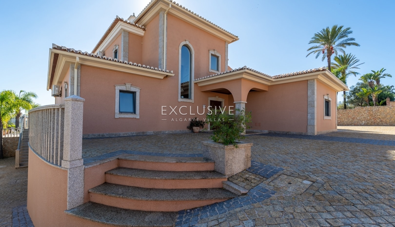 Impressive villa with sea views at Porto de Mós-Lagos-Algarve