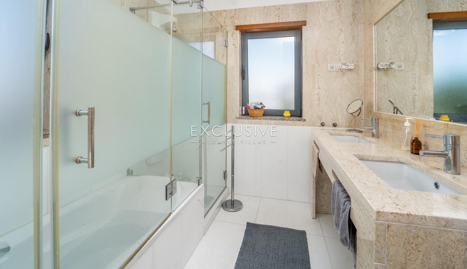 Impressive villa with sea views at Porto de Mós-Lagos-Algarve