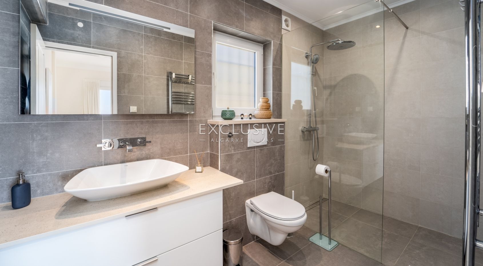 Prachtige 4 slaapkamer villa met zeezicht in Praia da Luz (Algarve)