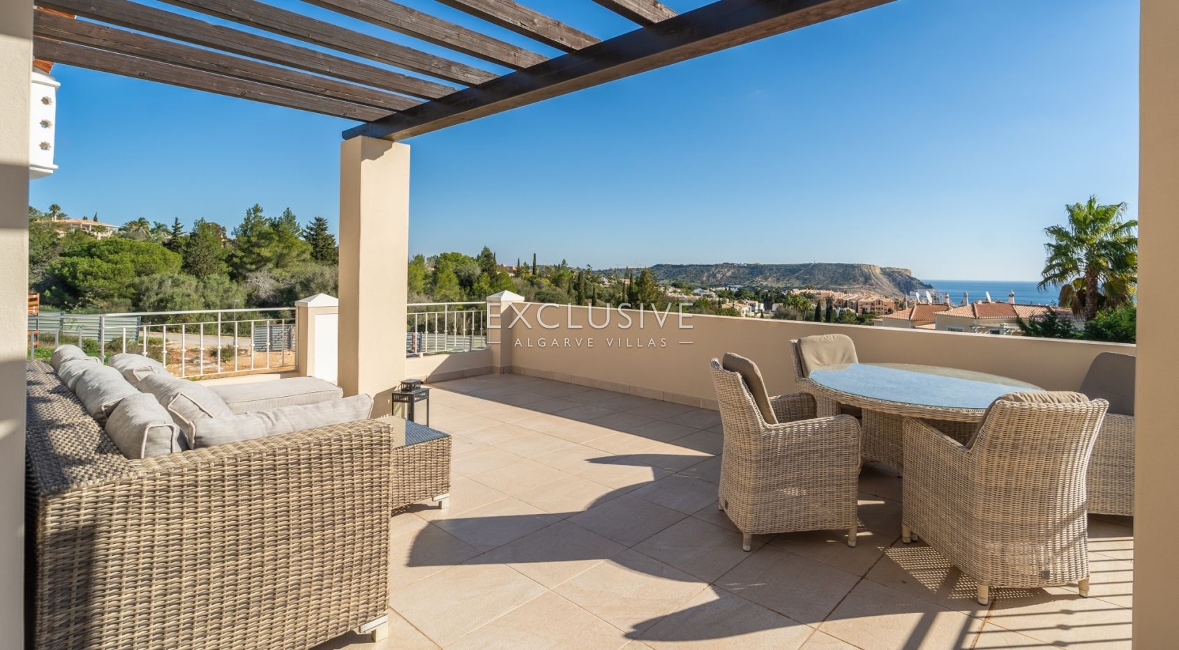 Prachtige 4 slaapkamer villa met zeezicht in Praia da Luz (Algarve)