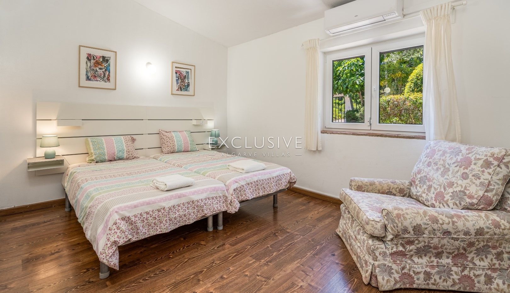 Single story 3 bedroom villa with swimming pool, garage in Portimão, Algarve