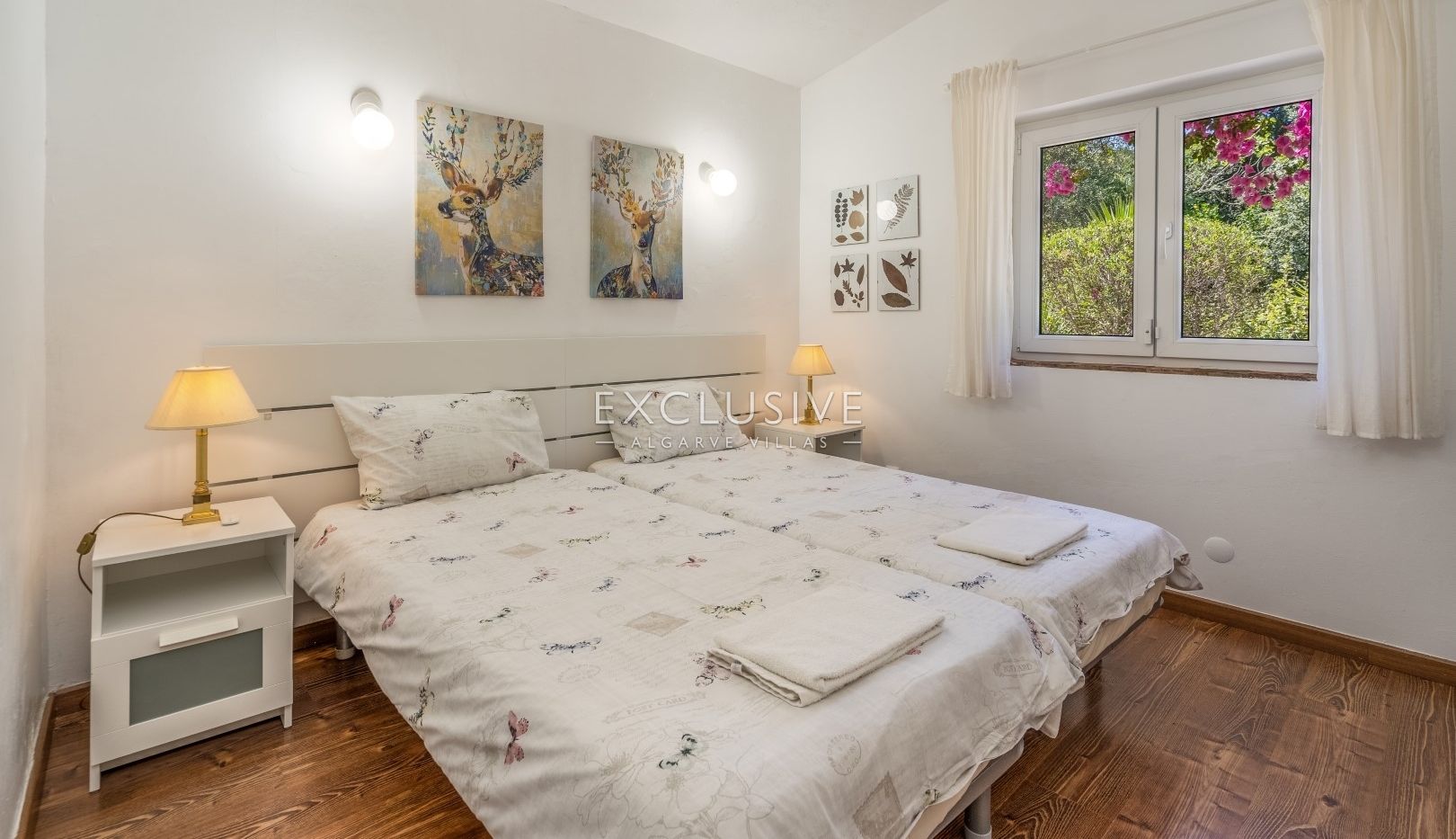 Single story 3 bedroom villa with swimming pool, garage in Portimão, Algarve