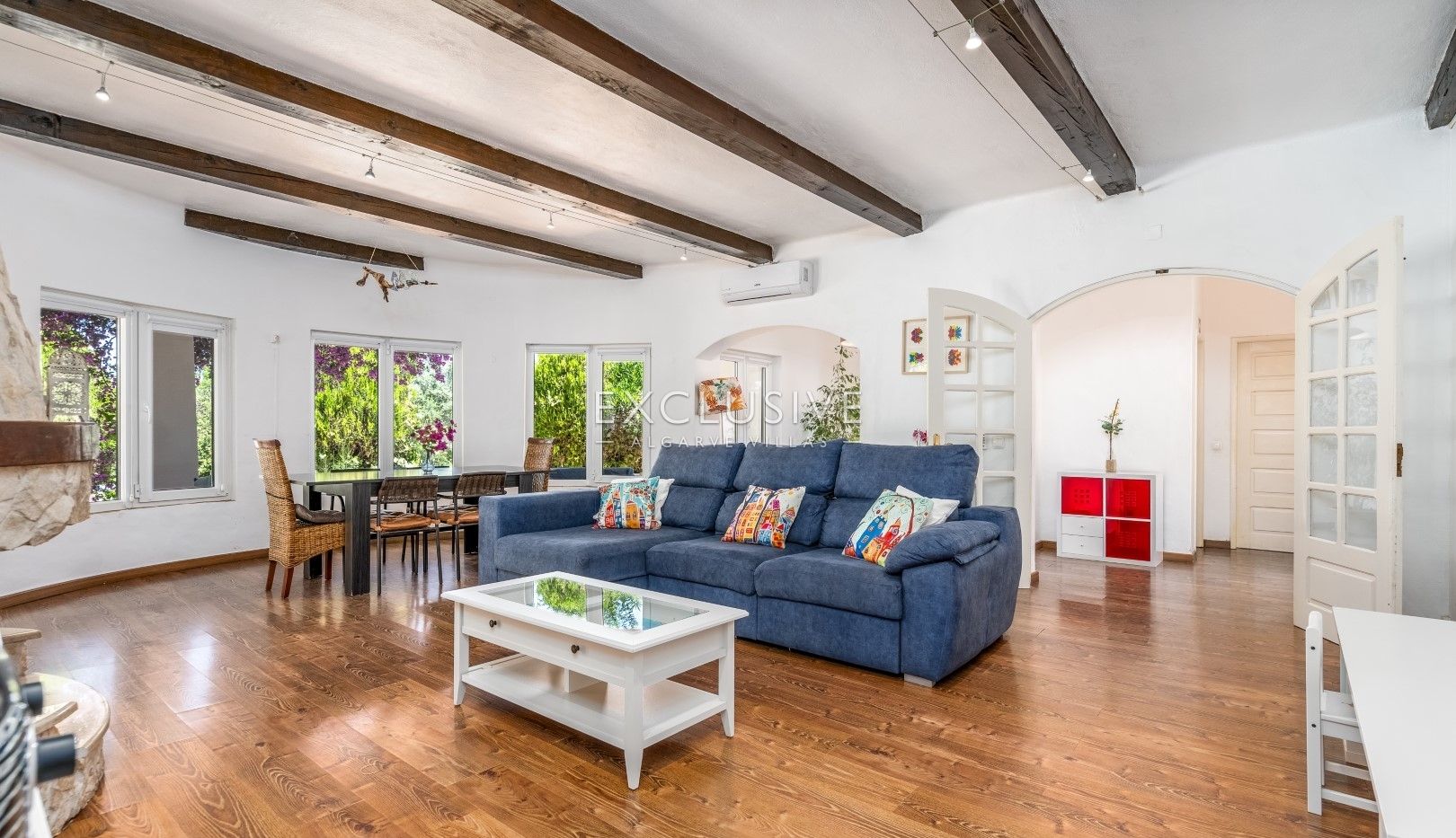 Single story 3 bedroom villa with swimming pool, garage in Portimão, Algarve
