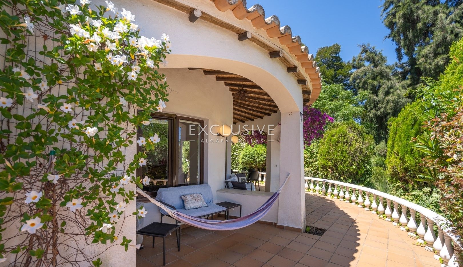 Single story 3 bedroom villa with swimming pool, garage in Portimão, Algarve