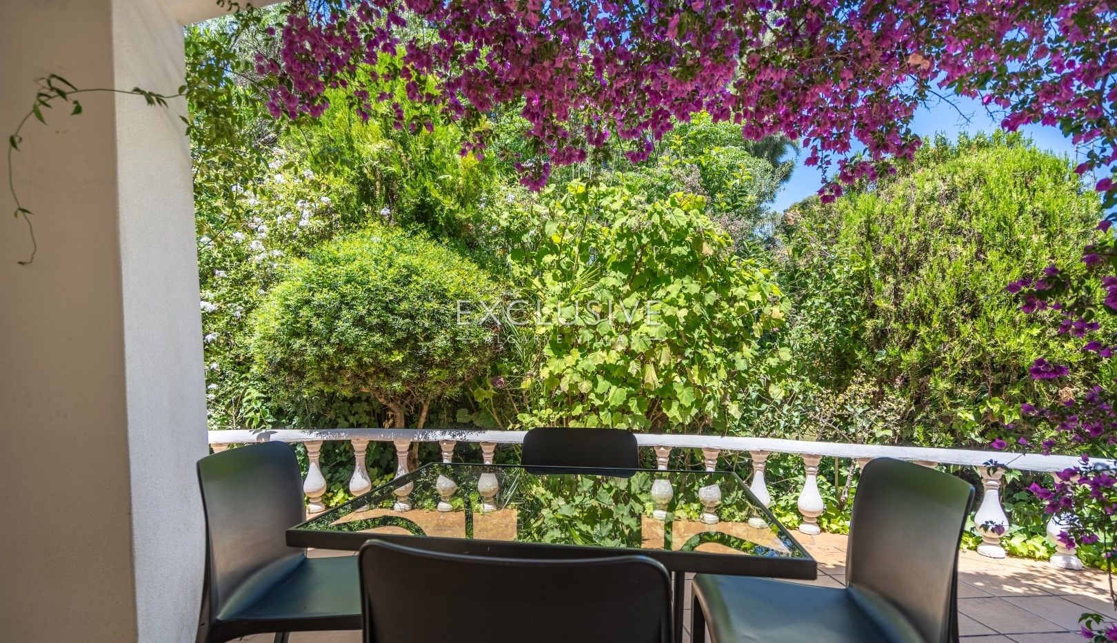 Single story 3 bedroom villa with swimming pool, garage in Portimão, Algarve