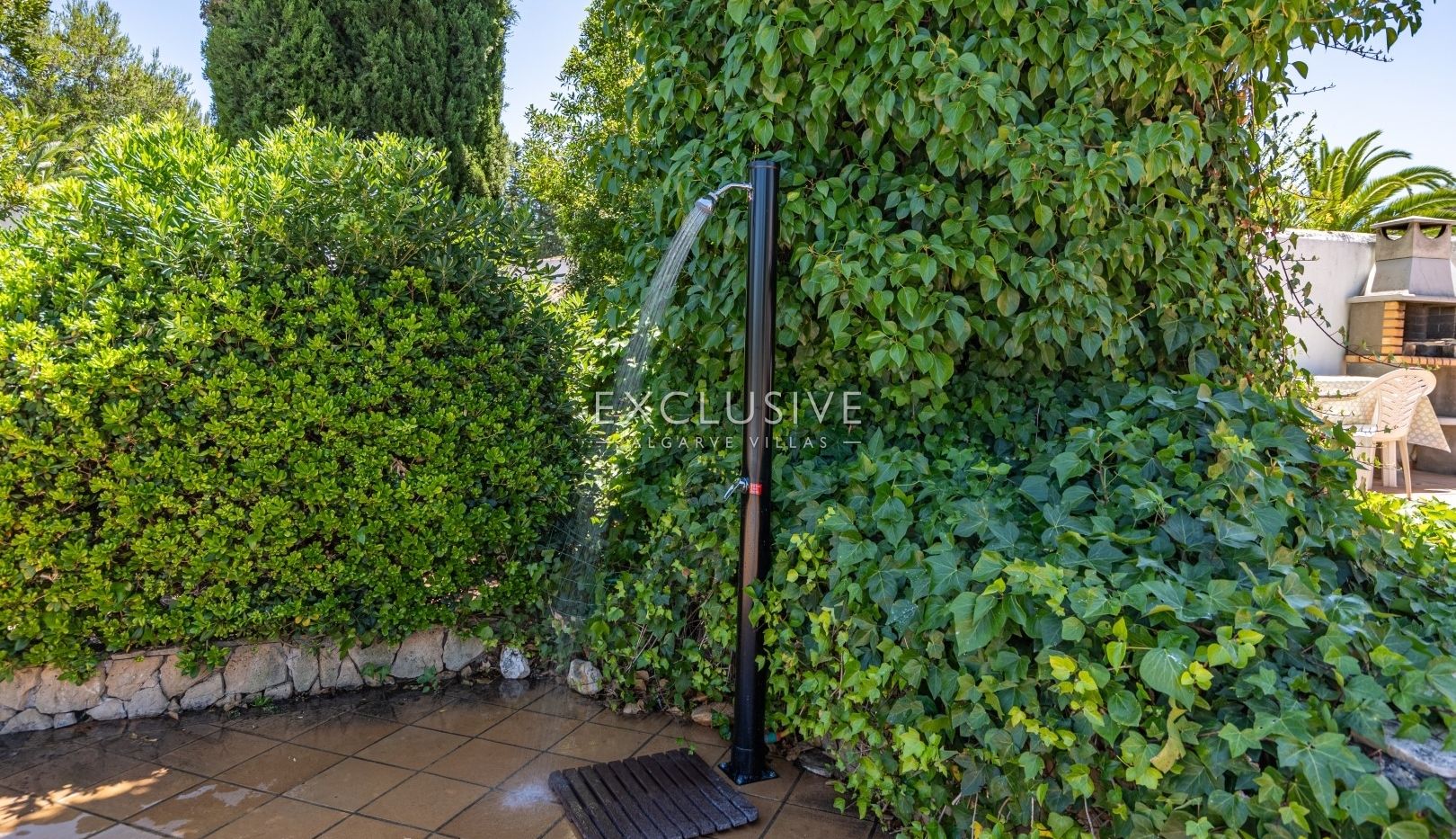 Single story 3 bedroom villa with swimming pool, garage in Portimão, Algarve
