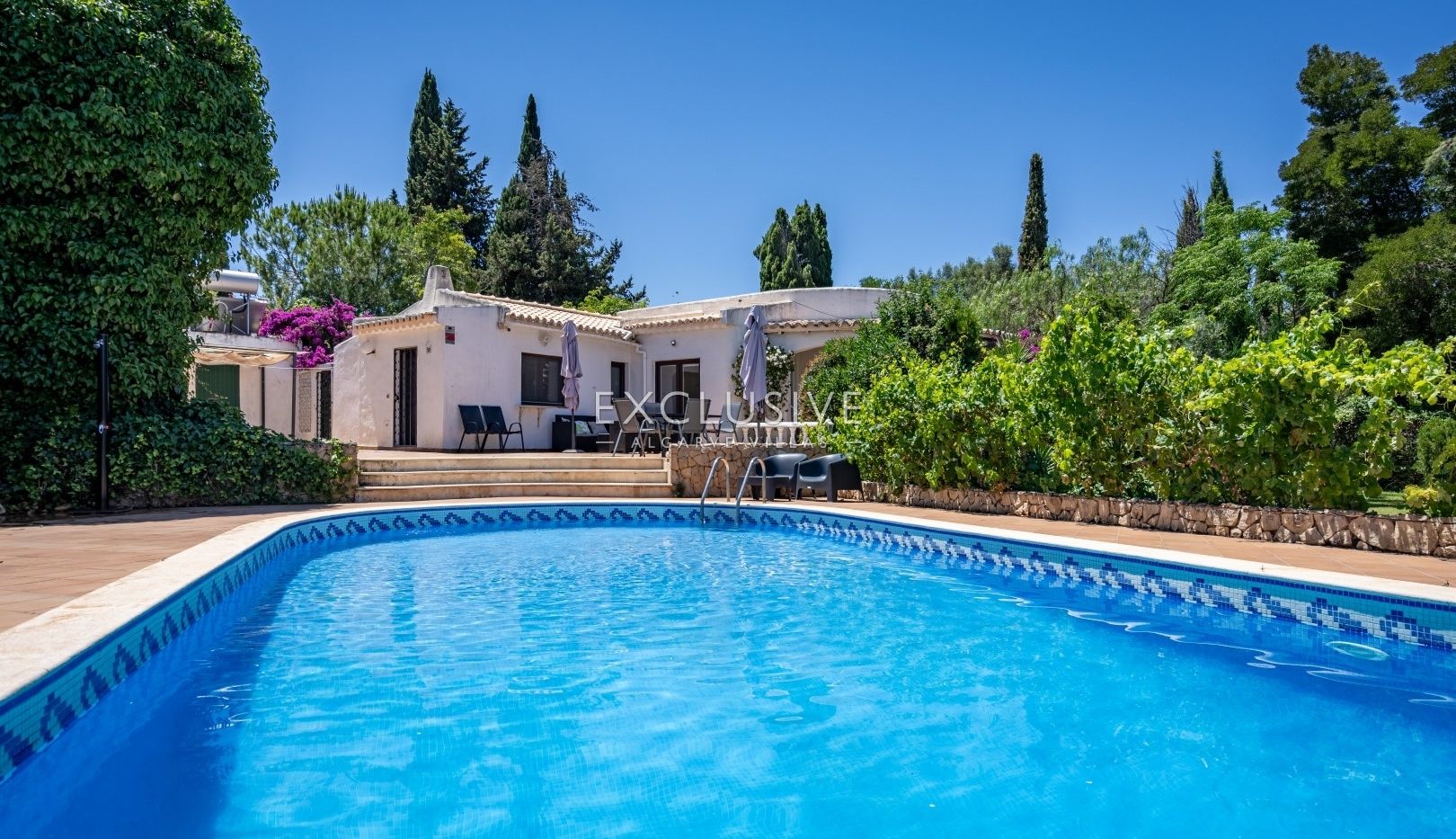 Single story 3 bedroom villa with swimming pool, garage in Portimão, Algarve