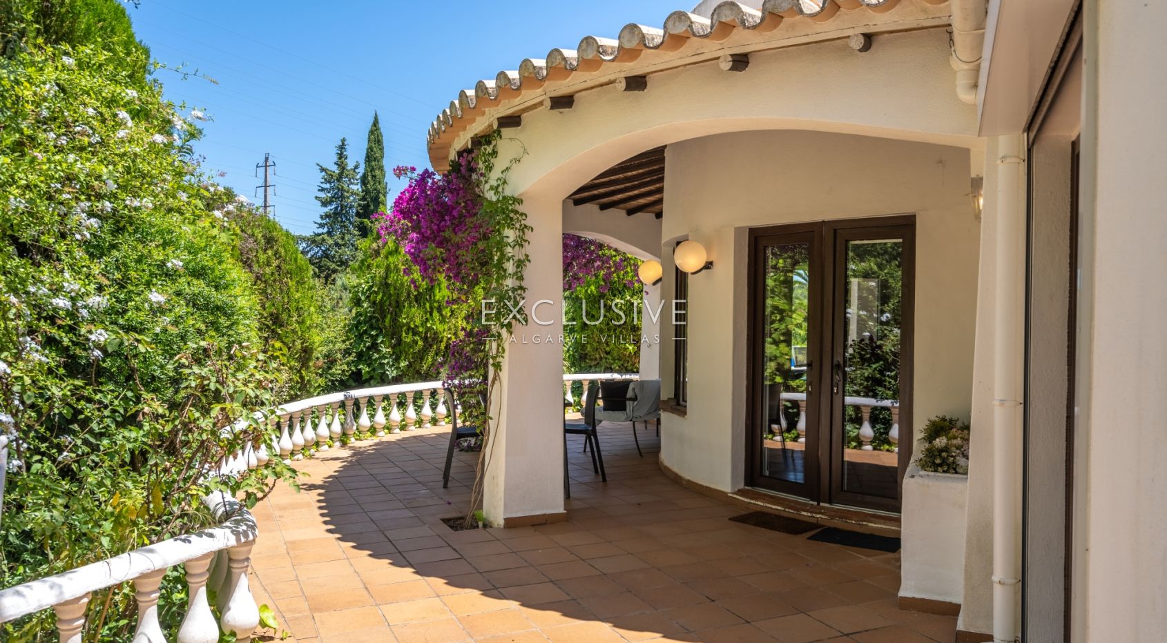 Single story 3 bedroom villa with swimming pool, garage in Portimão, Algarve