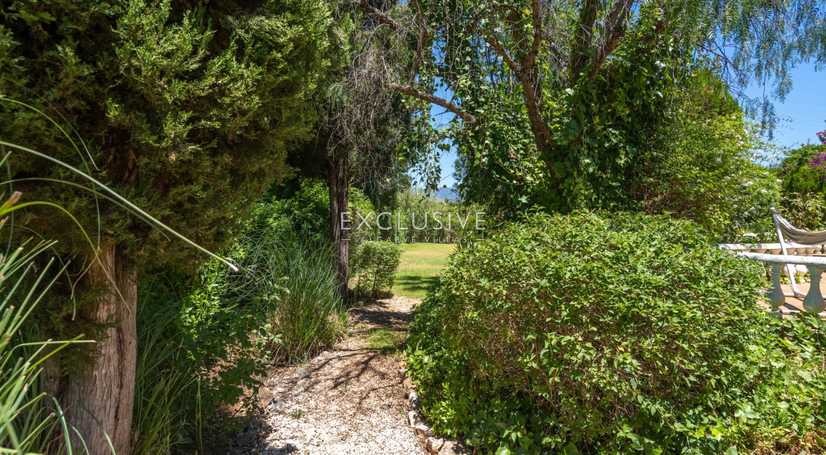 Single story 3 bedroom villa with swimming pool, garage in Portimão, Algarve