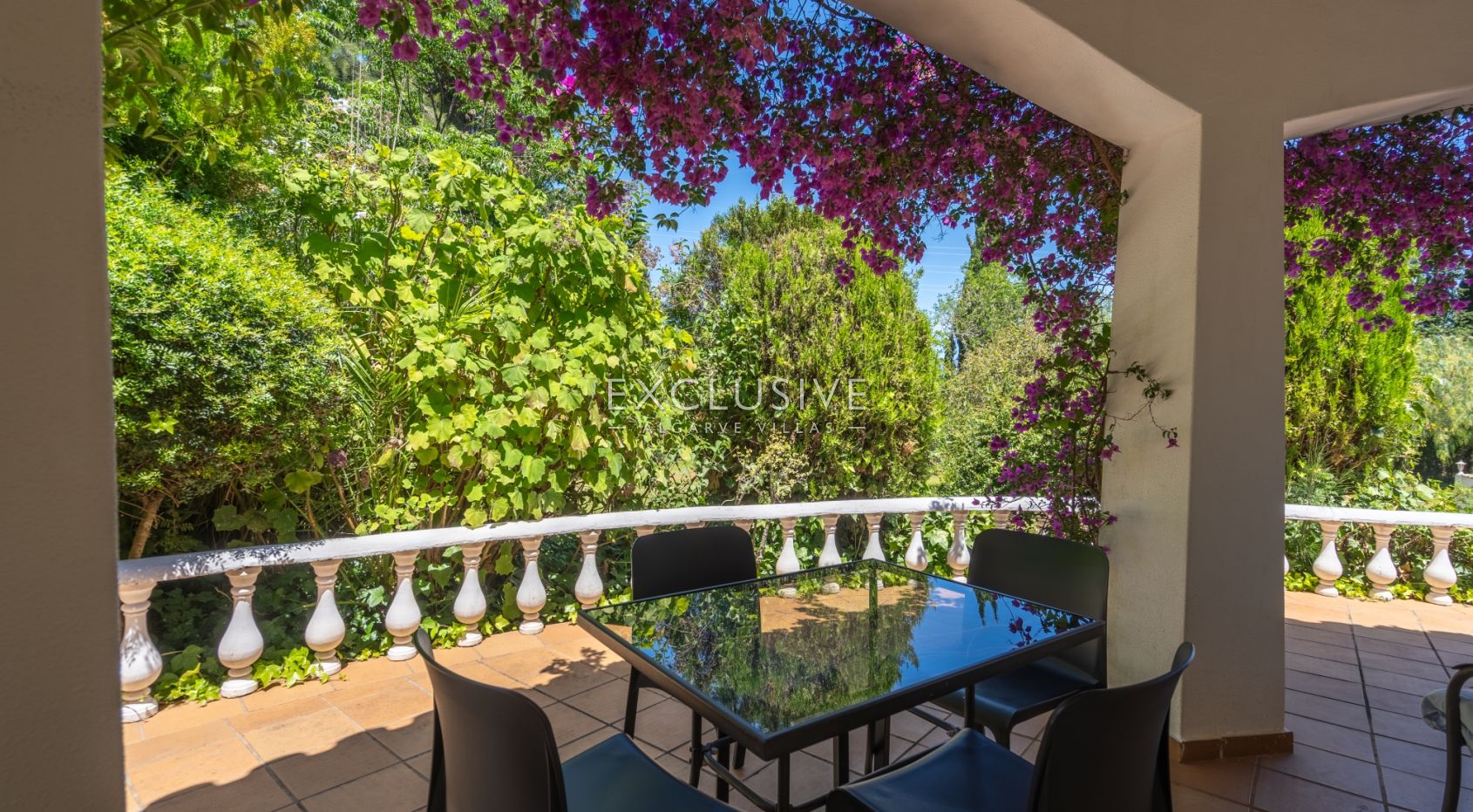 Single story 3 bedroom villa with swimming pool, garage in Portimão, Algarve