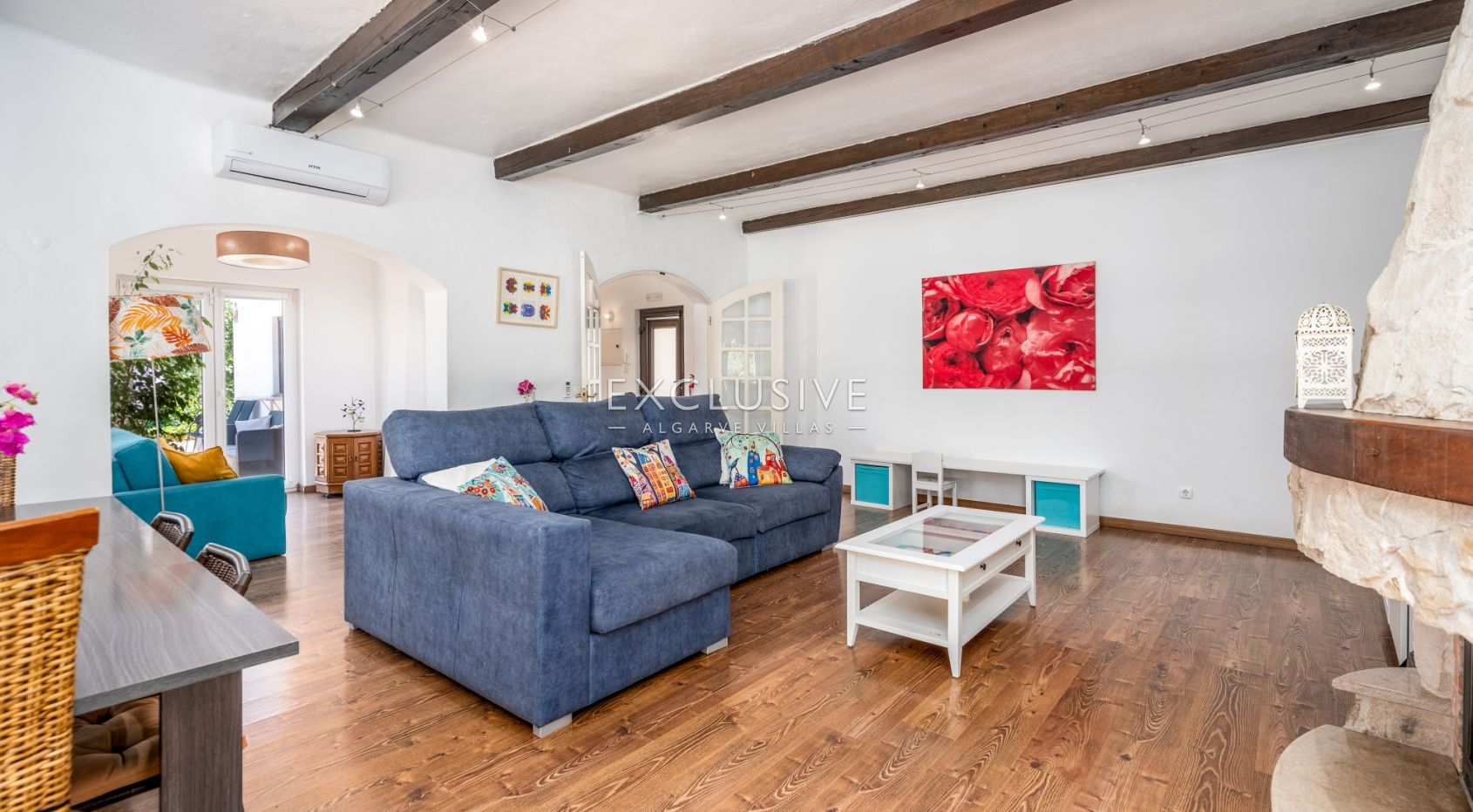 Single story 3 bedroom villa with swimming pool, garage in Portimão, Algarve