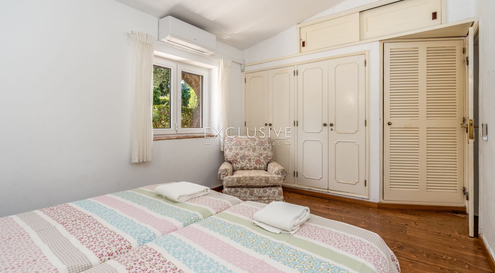 Single story 3 bedroom villa with swimming pool, garage in Portimão, Algarve