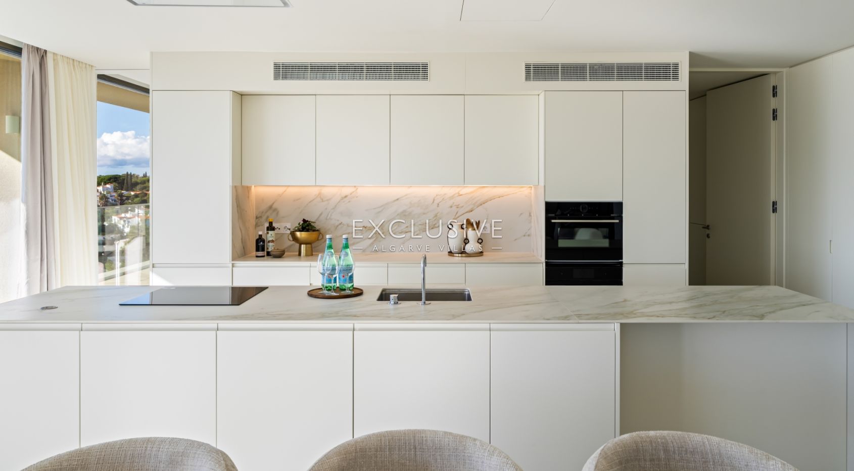 Luxe 4 bed penthouse met zeezicht in Carvoeiro